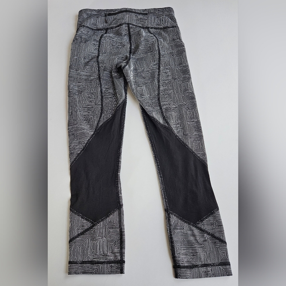 Lululemon Pace Rival Crop Leggings Women Size 4 Black White Geometric Activewear - Picture 4 of 14